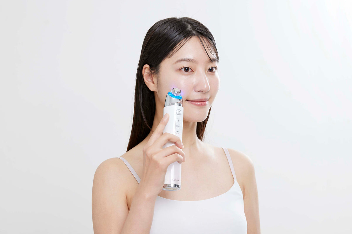 YA-MAN POREficient ultrasonic pore cleansing device with suction and blue LED light therapy.
