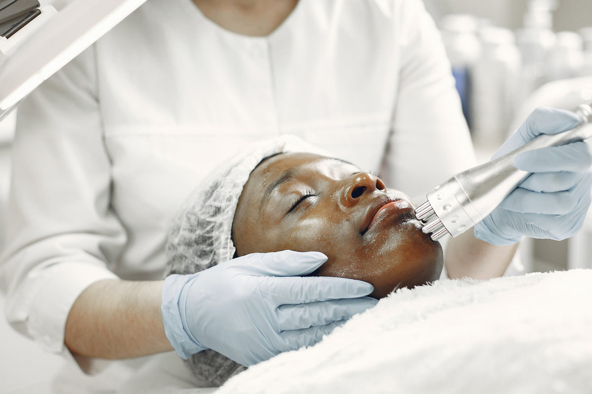 Home Use Device How Home Use Devices and Professional Skin Services Team Up